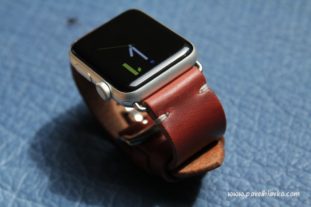 Ručně vyrobený kožený řemínek na hodinky Apple Watch z kůže Horween Chromexcel na zakázku